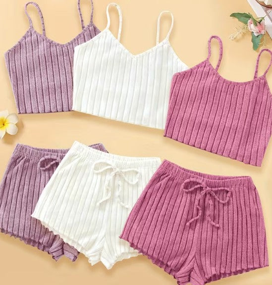 3 Sets Of Plus-Size Women's Pajamas.