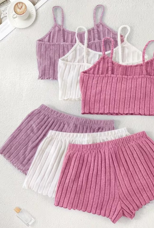 3 Sets Of Plus-Size Women's Pajamas.